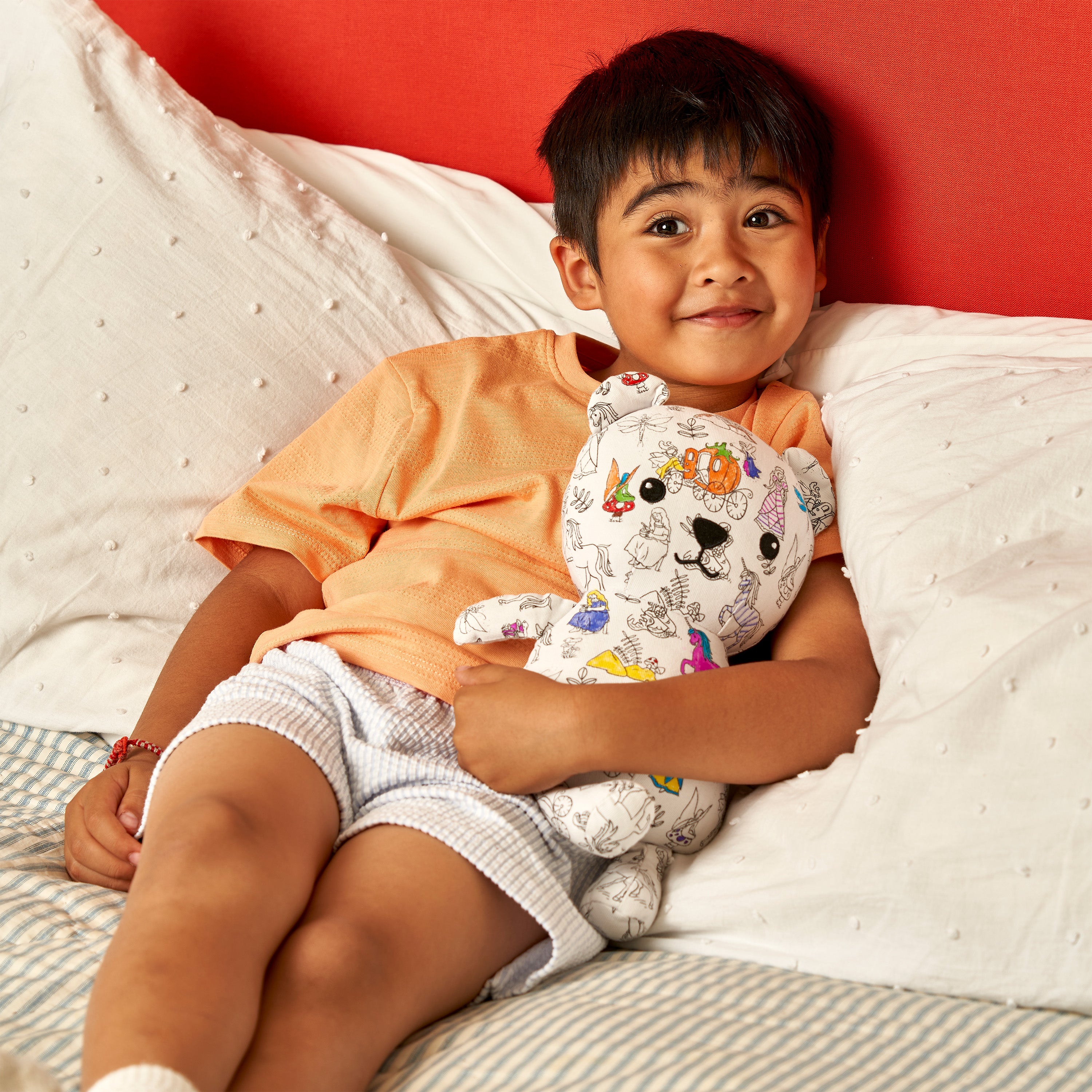 colour-in fairytale Artie Bear®