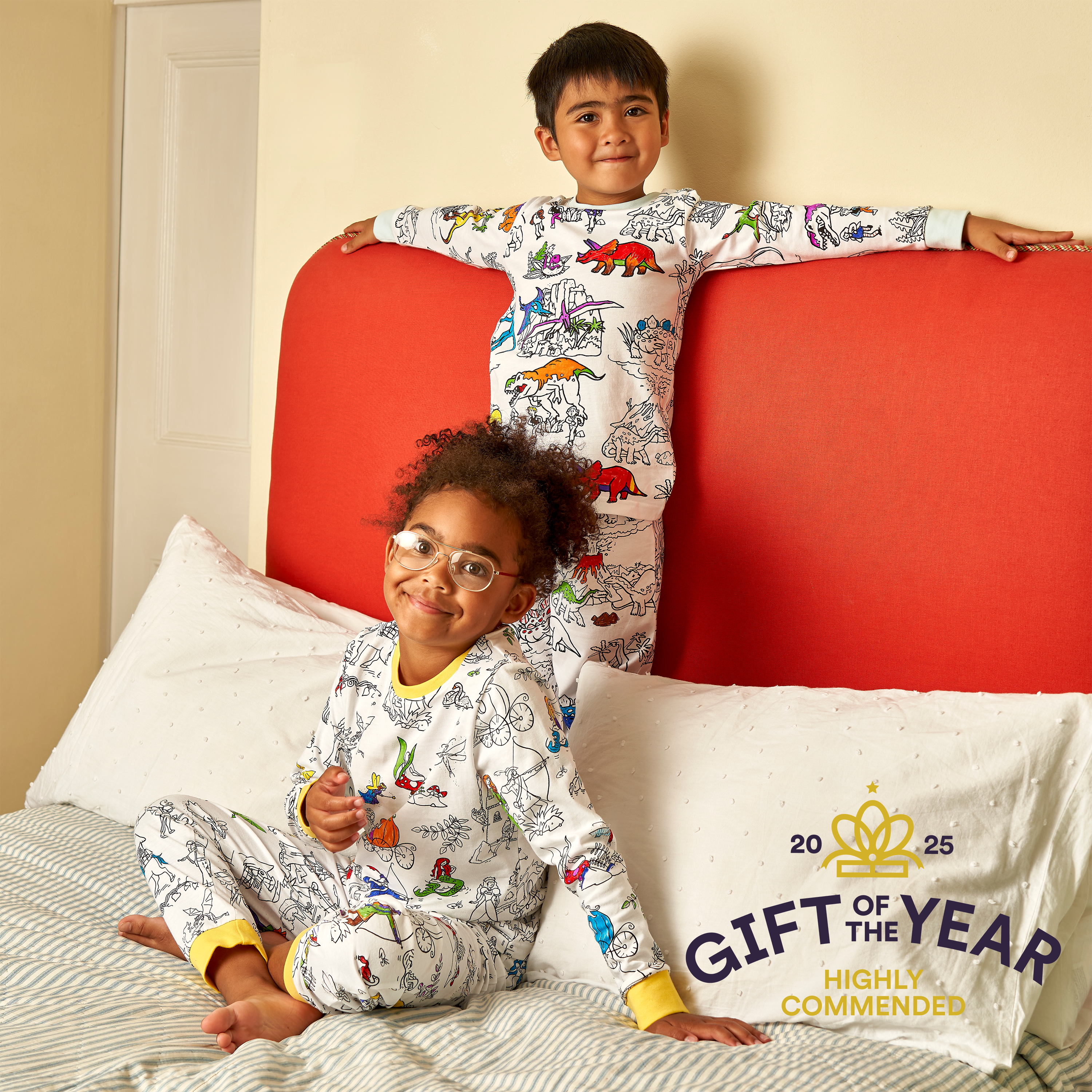 color de dinosaurio en pijama